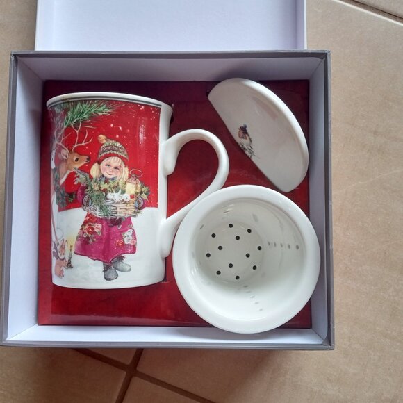 Festive Red Christmas Mug Gift Set - Picture 3 of 11